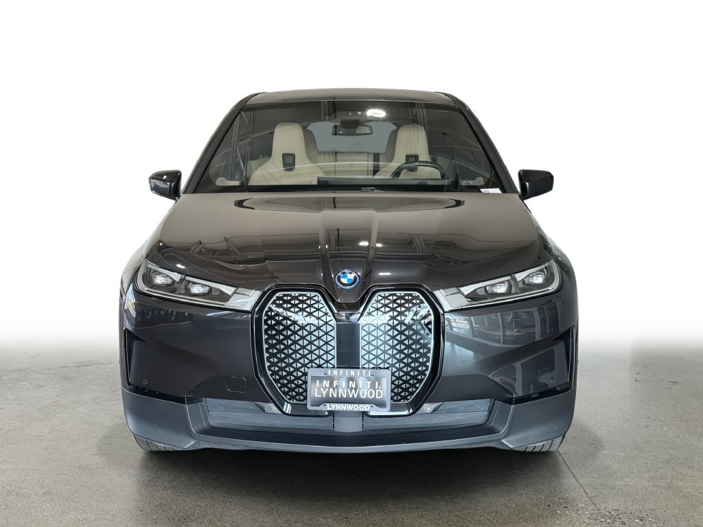 Used 2024 BMW iX xDrive50 AWD/4WD image 2