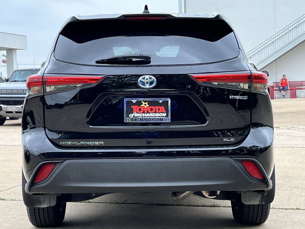 Used 2023 Toyota Highlander Bronze Edition FWD image 5