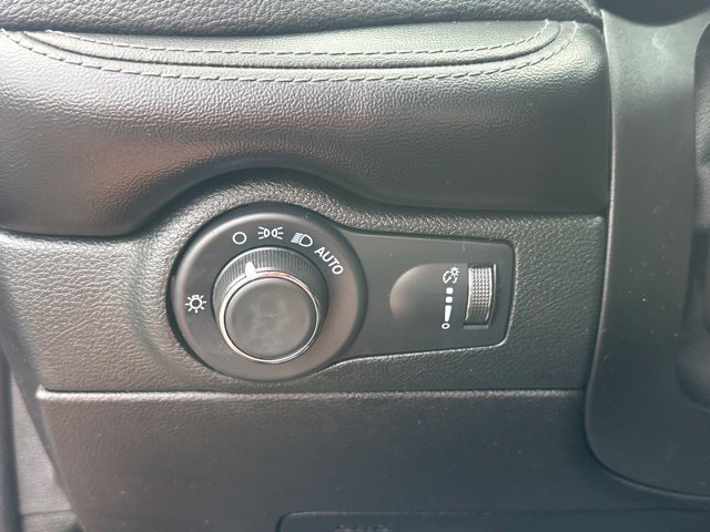 Used 2023 Dodge Durango SXT AWD/4WD image 10