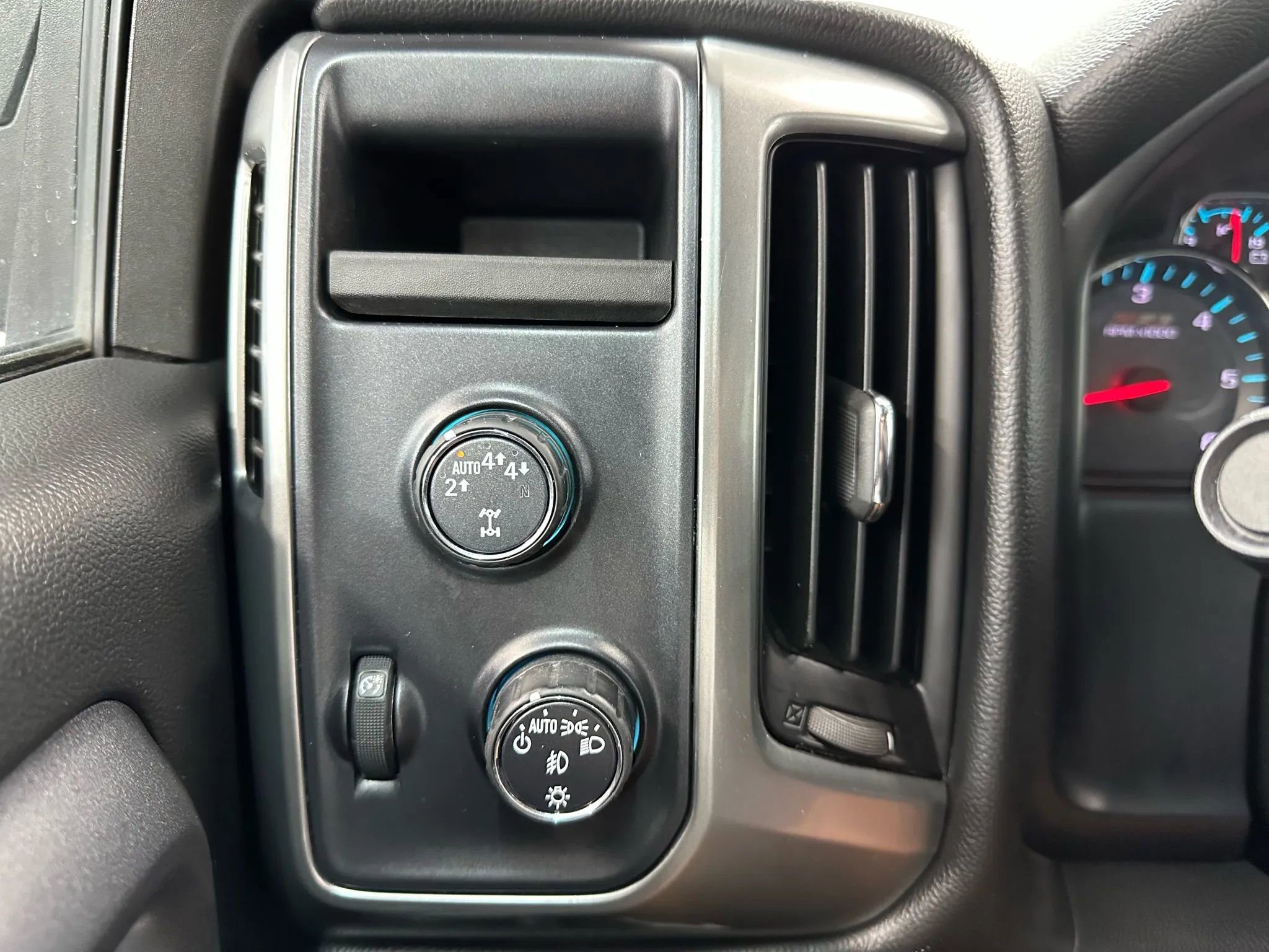 Used 2017 Chevrolet Silverado 1500 LT image 15