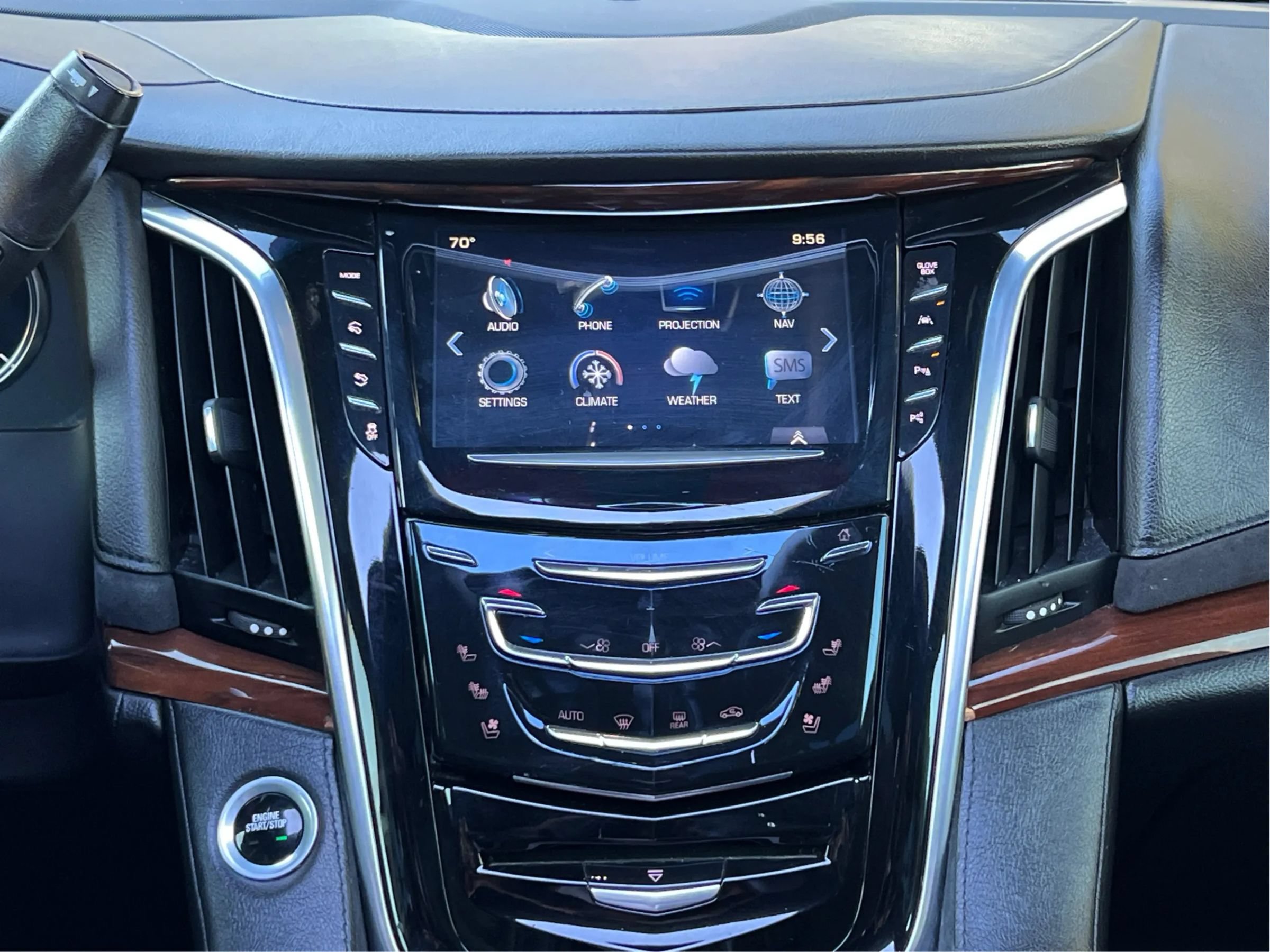 Used 2018 Cadillac Escalade Luxury AWD/4WD image 25