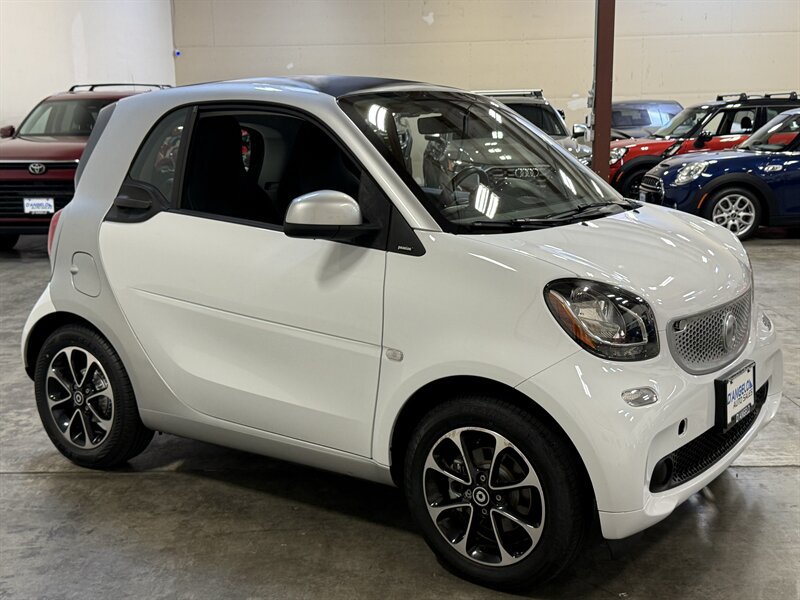 Used 2016 smart fortwo passion RWD image 9