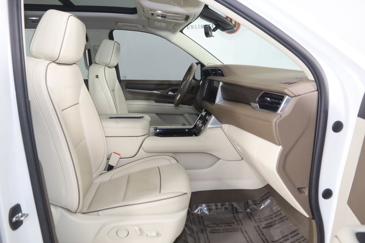 Used 2022 GMC Yukon Denali w/ Denali Premium Package image 13