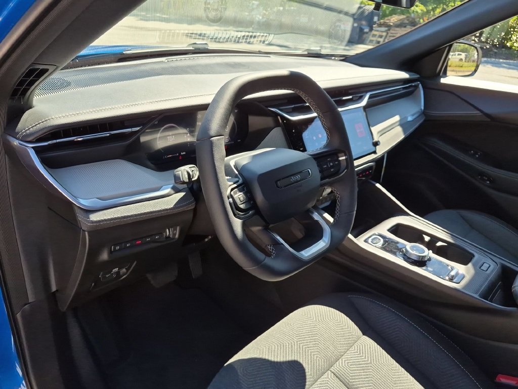 Used 2026 Jeep Cherokee Laredo AWD/4WD image 12