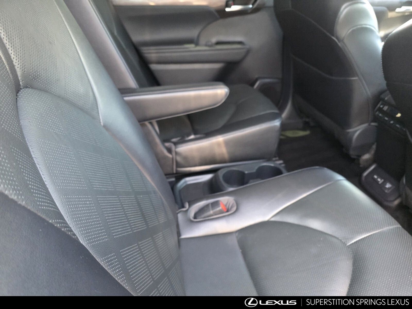 Used 2023 Toyota Highlander Platinum image 30