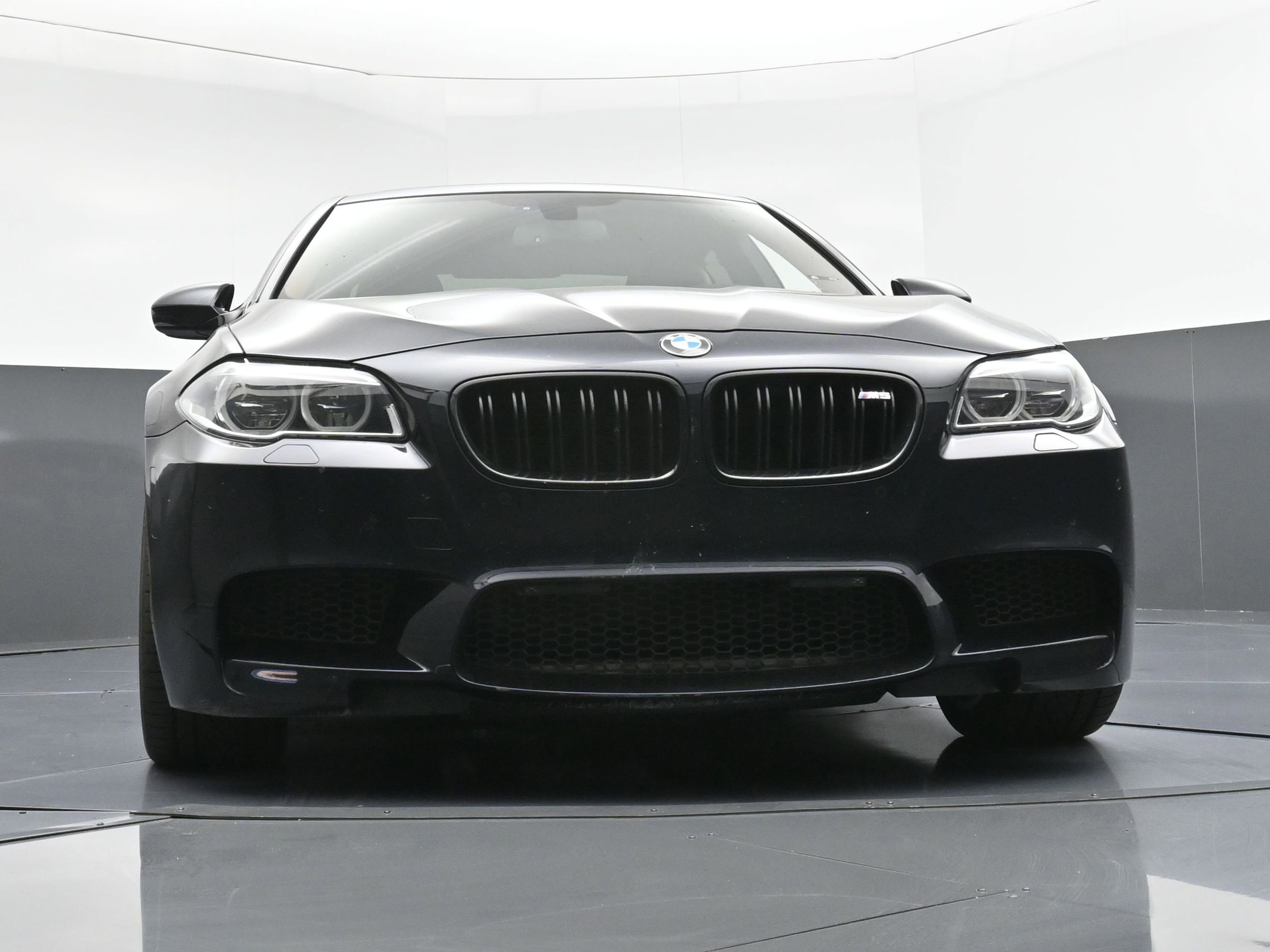Used 2015 BMW M5 image 23
