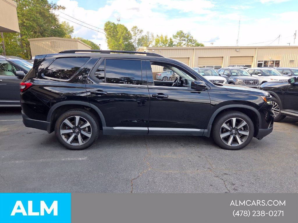 Used 2025 Honda Pilot Touring image 17