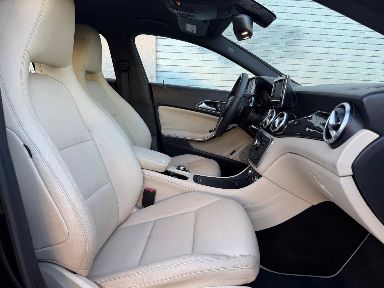 Used 2014 Mercedes-Benz CLA 250 image 22