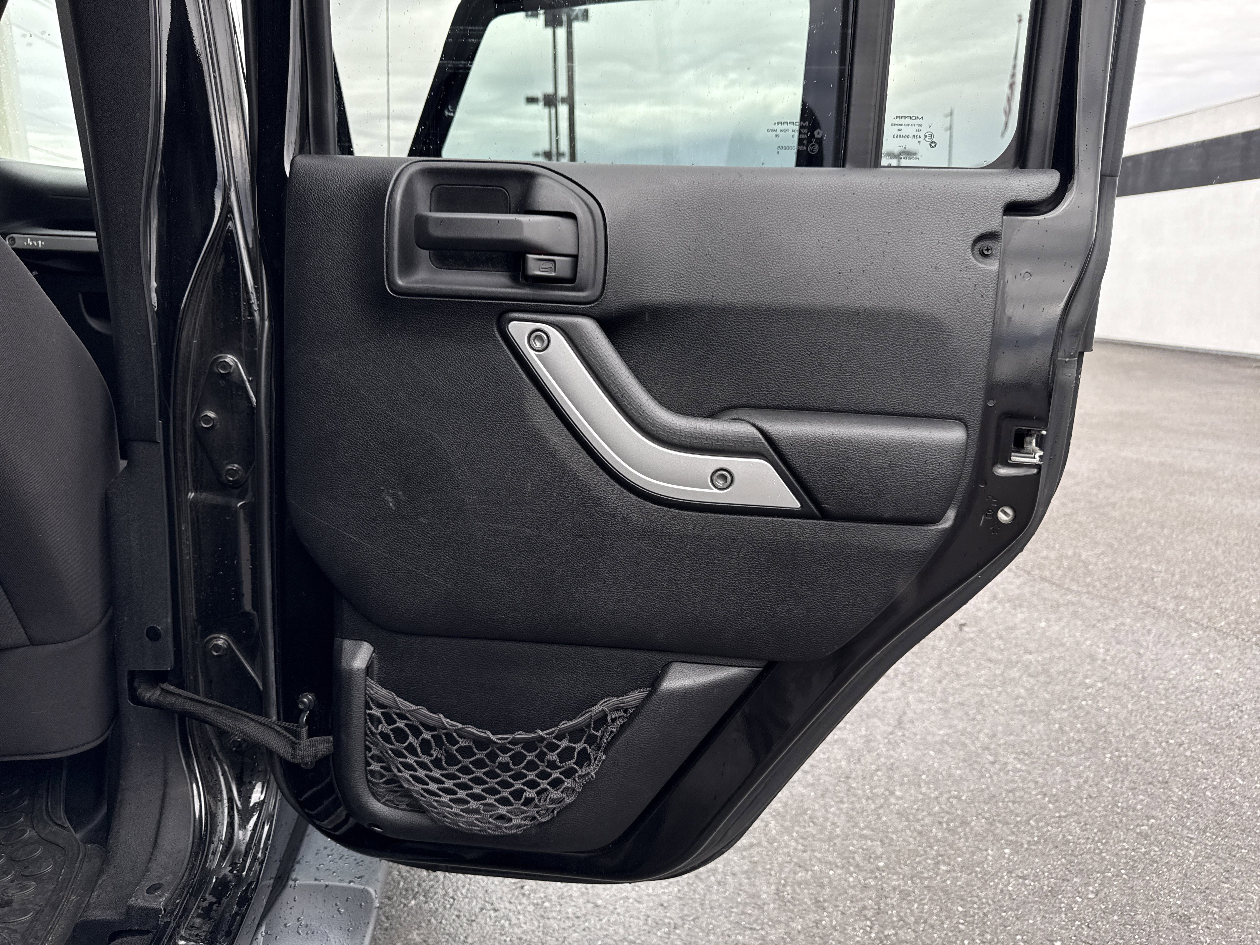 Used 2014 Jeep Wrangler Unlimited Rubicon w/ Connectivity Group image 35