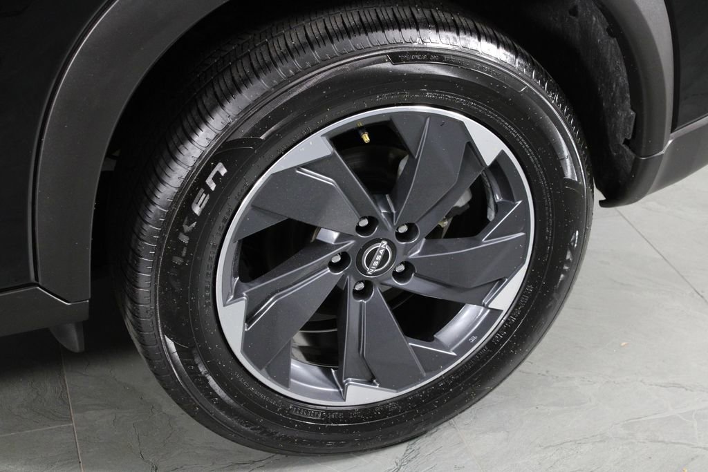 Used 2025 Nissan Rogue SV image 13