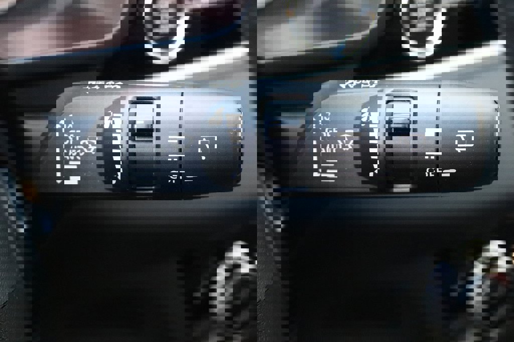 Used 2025 Mitsubishi Outlander SE image 19