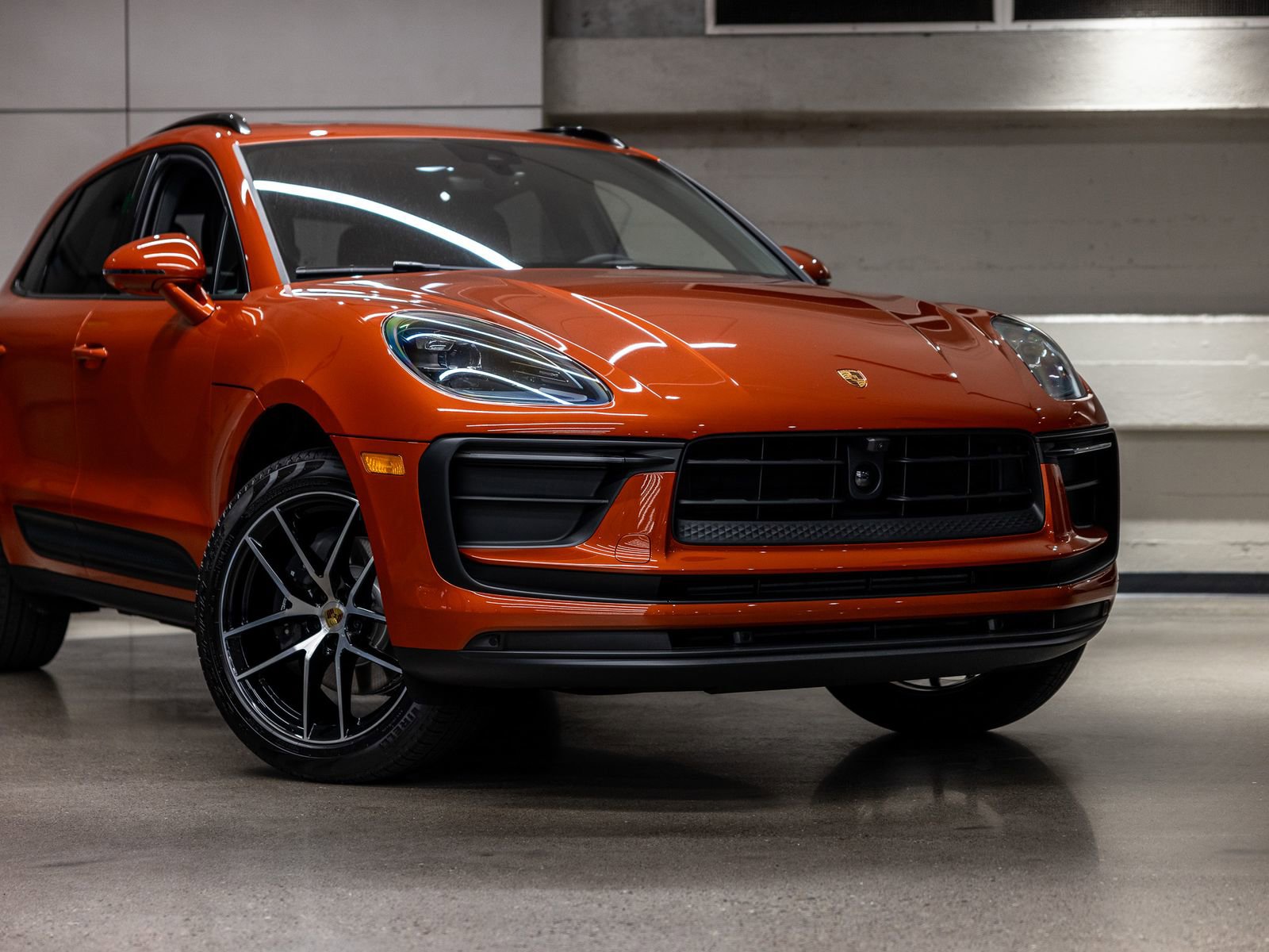 Certified 2025 Porsche Macan AWD/4WD image 16
