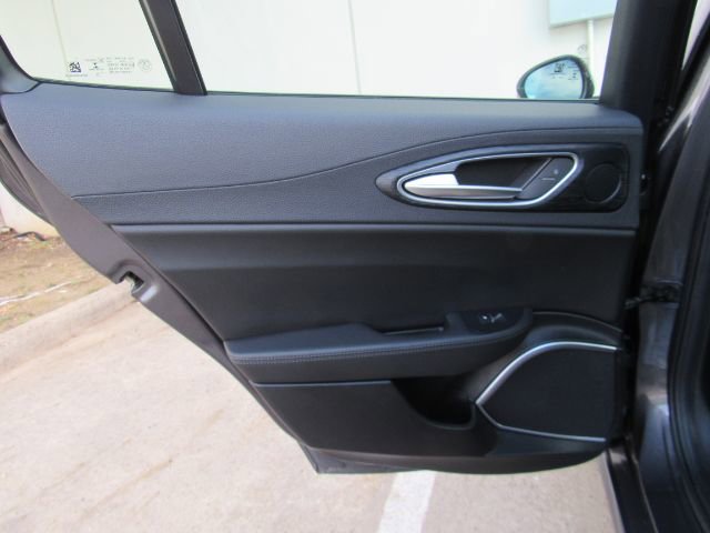 Used 2023 Alfa Romeo Giulia Sprint RWD image 18