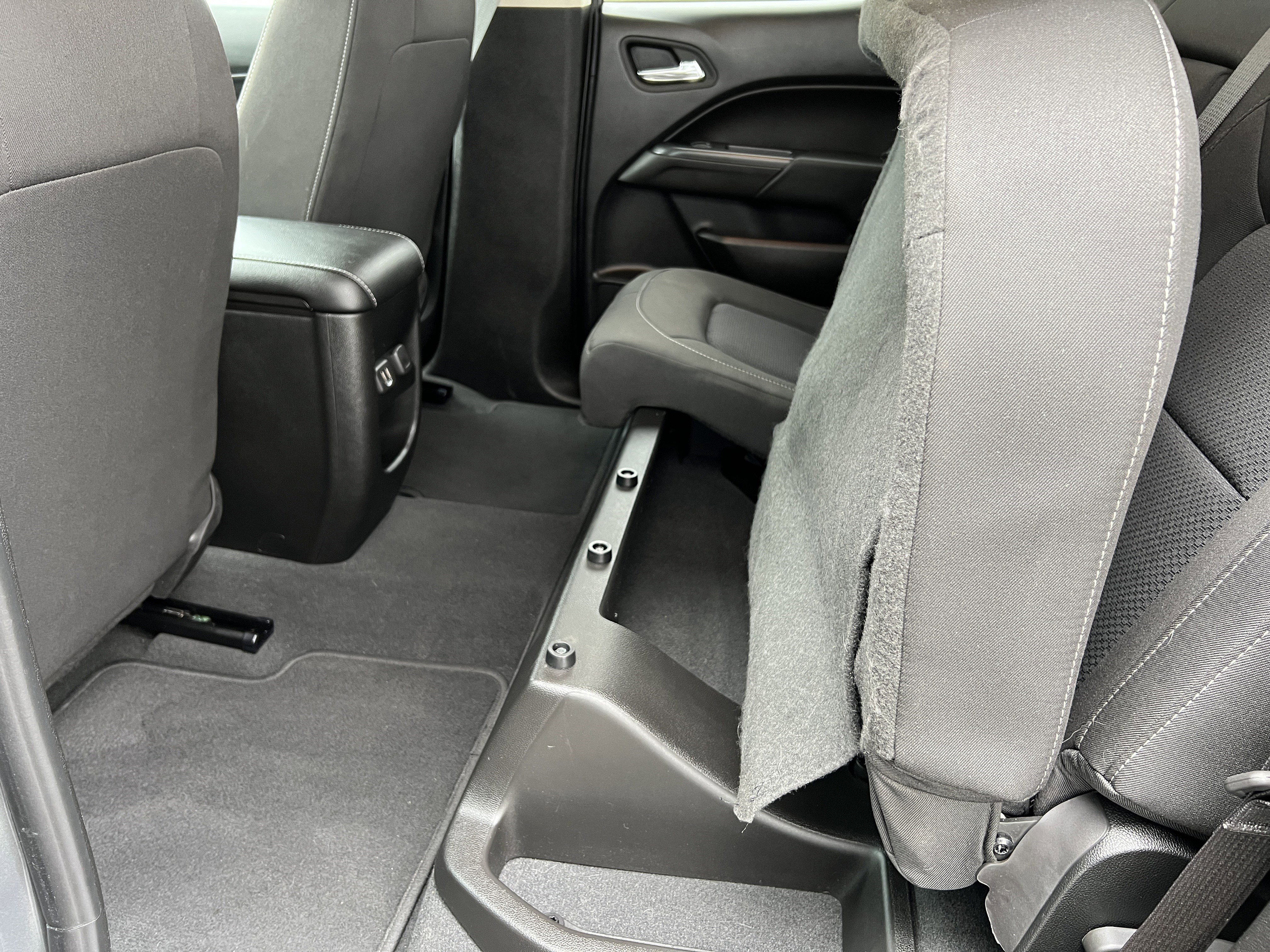 Used 2022 Chevrolet Colorado LT w/ LT Convenience Package AWD/4WD image 17