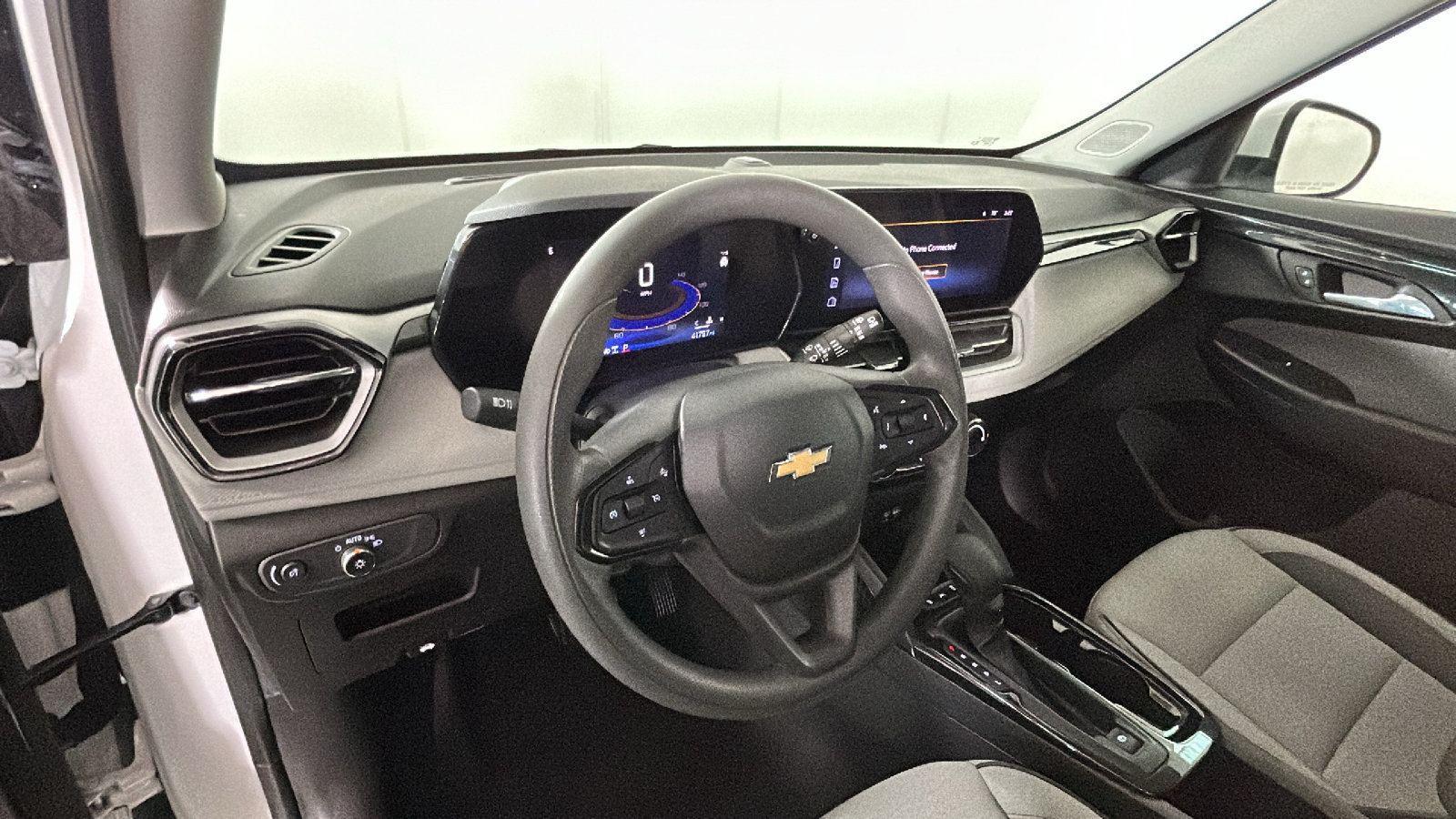 Used 2025 Chevrolet TrailBlazer LT AWD/4WD image 16