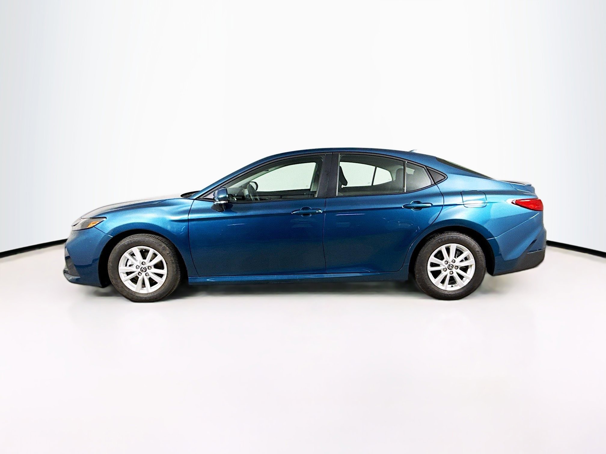 Used 2025 Toyota Camry LE w/ Convenience Package FWD image 7