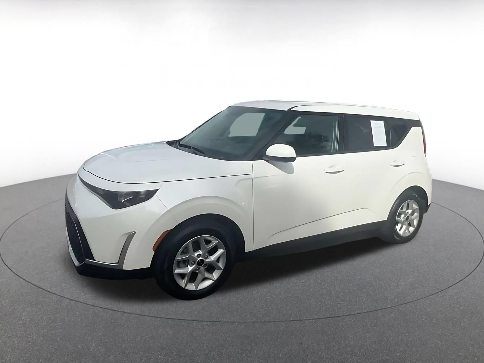 Used 2025 Kia Soul LX w/ LX Technology Package FWD image 7