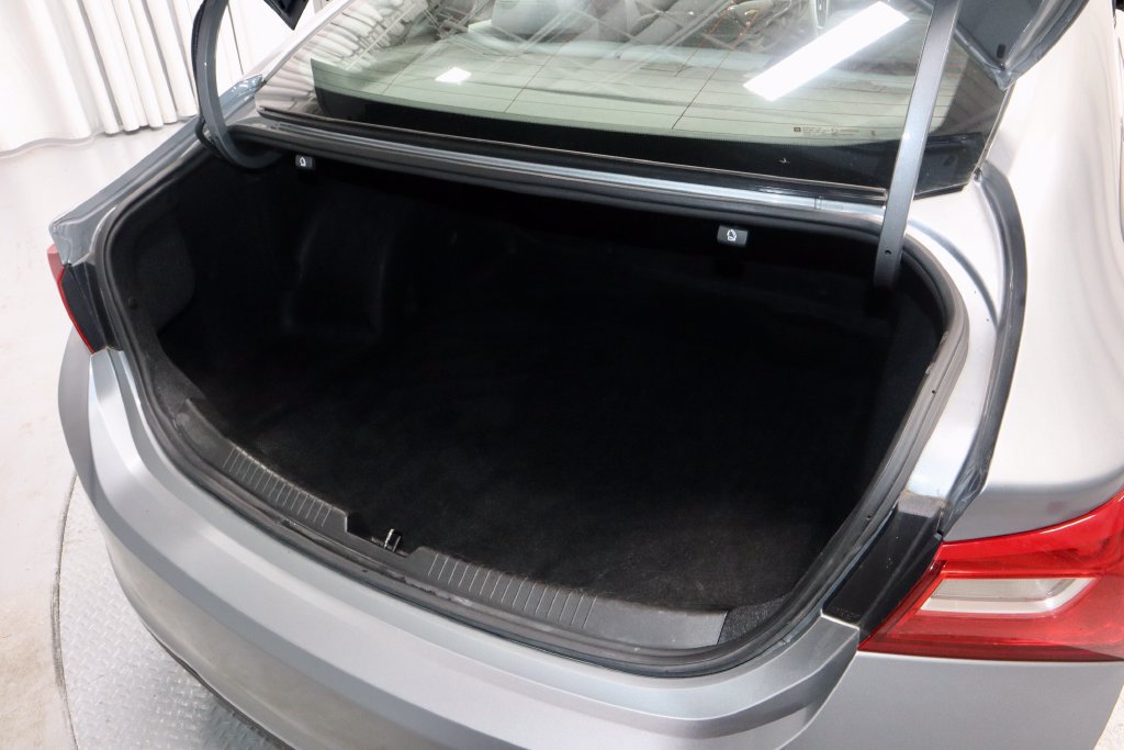 Used 2023 Chevrolet Malibu LT FWD image 14