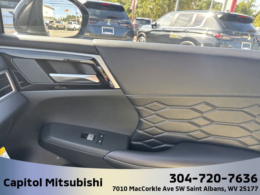 New 2025 Mitsubishi Outlander SEL image 26