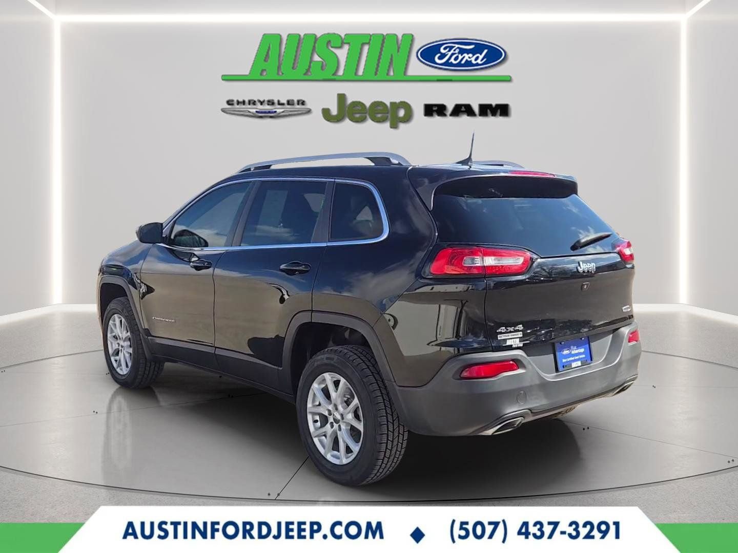 Used 2017 Jeep Cherokee Latitude image 3