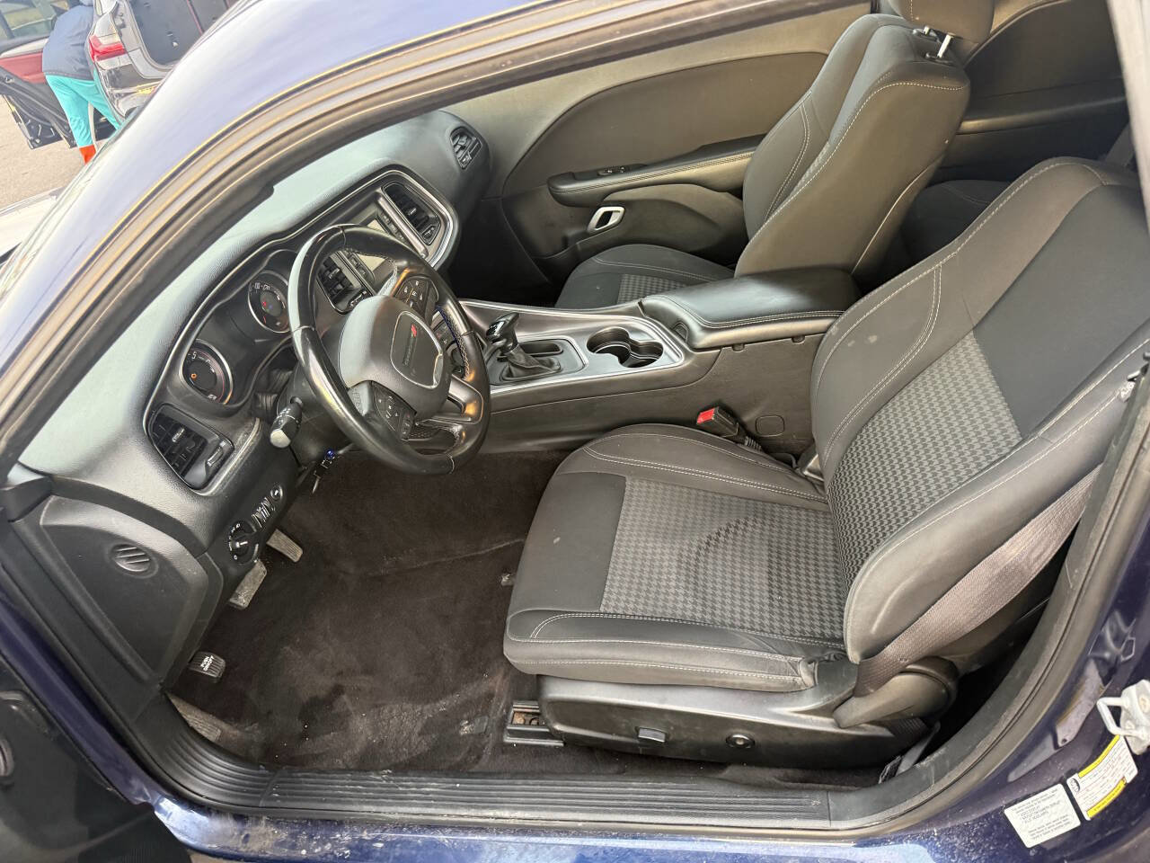 Used 2016 Dodge Challenger SXT image 17