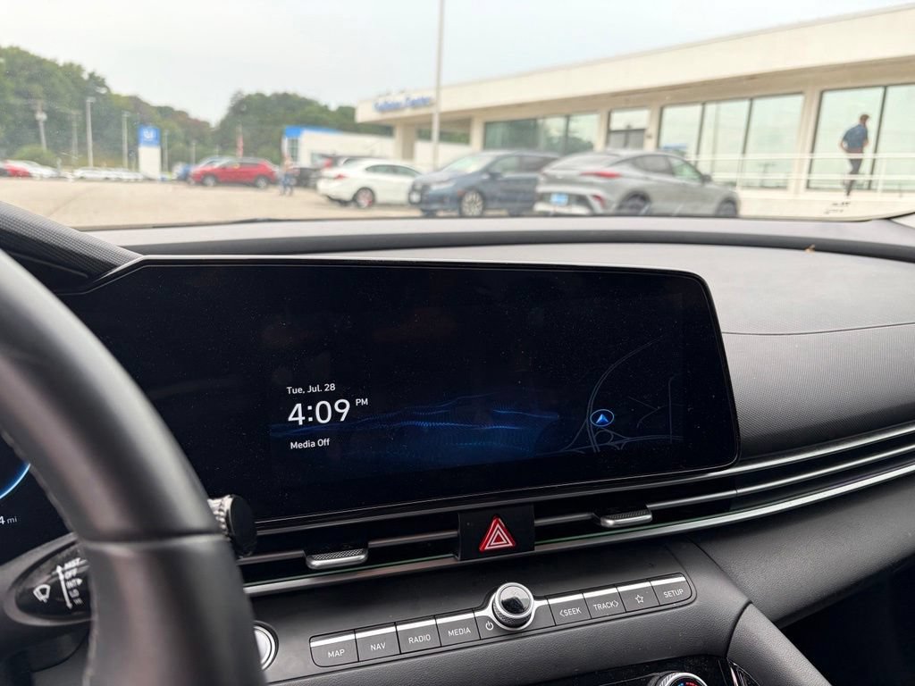 Used 2025 Hyundai Elantra SEL FWD image 4