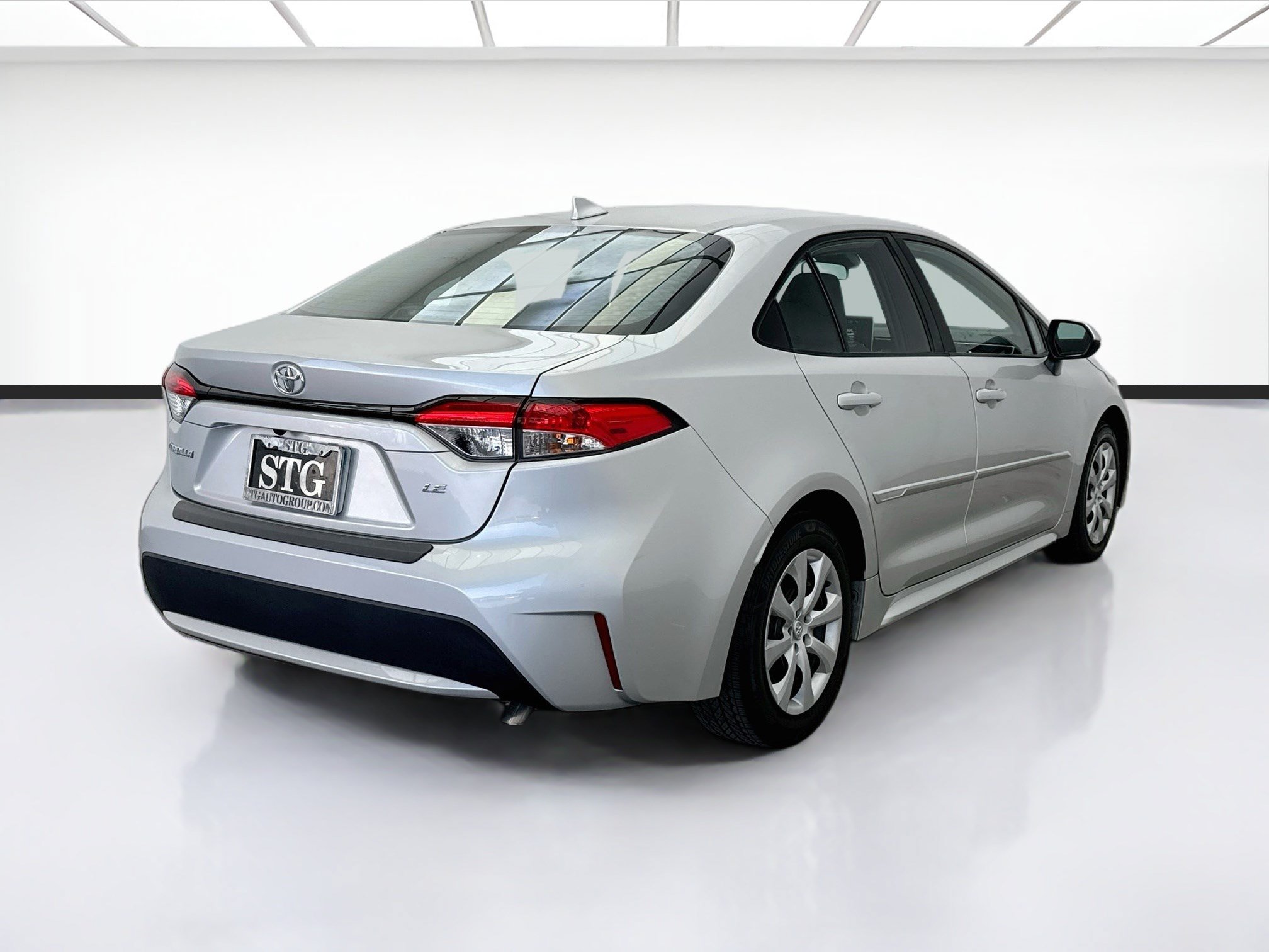 Used 2021 Toyota Corolla LE w/ Carpet Mat Package (TMS) FWD image 4