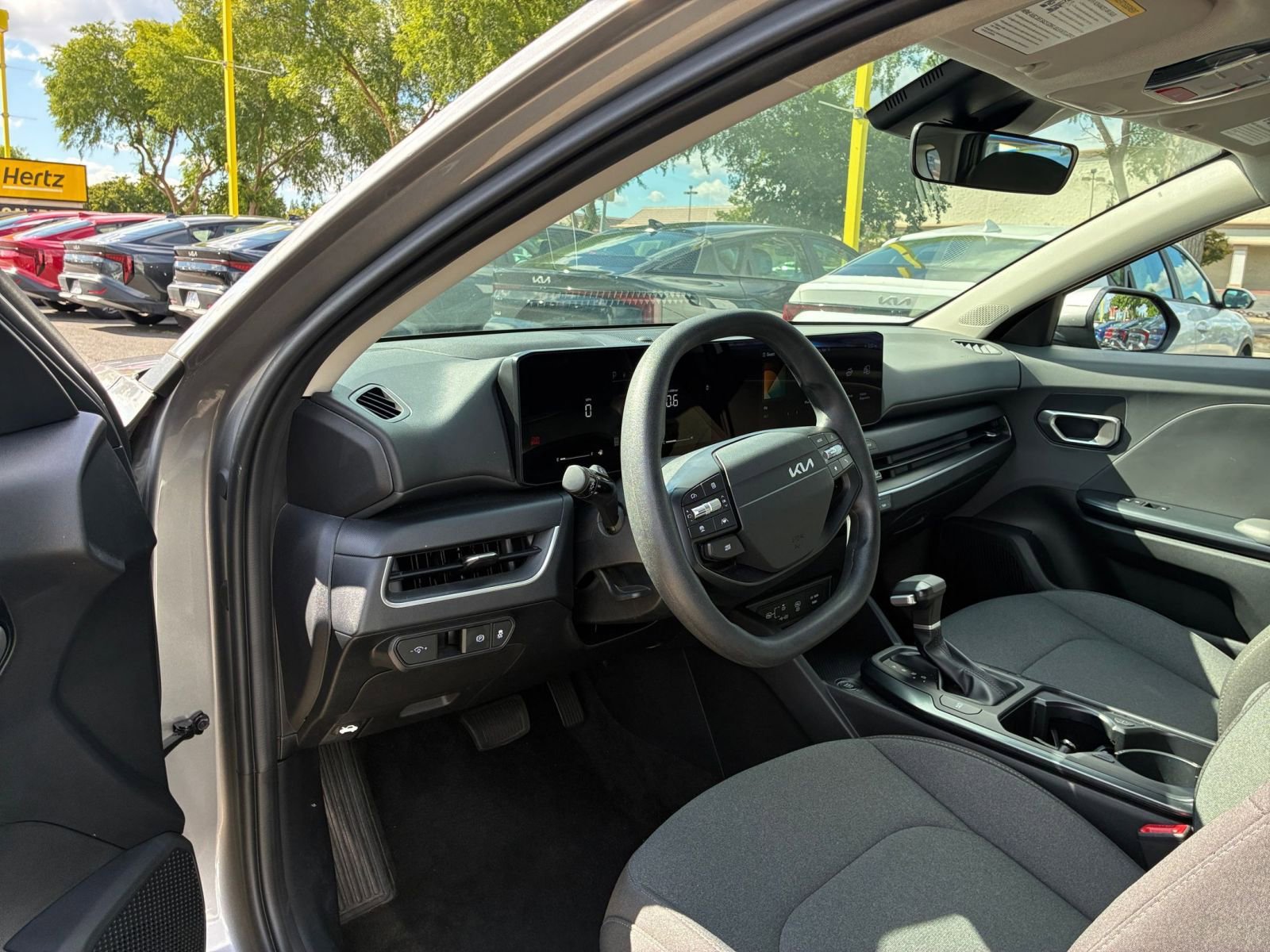 Used 2025 Kia K4 FWD image 33