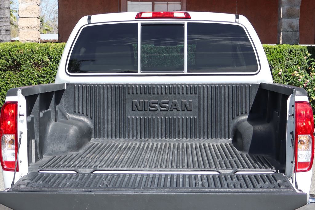 Used 2016 Nissan Frontier SV RWD image 8