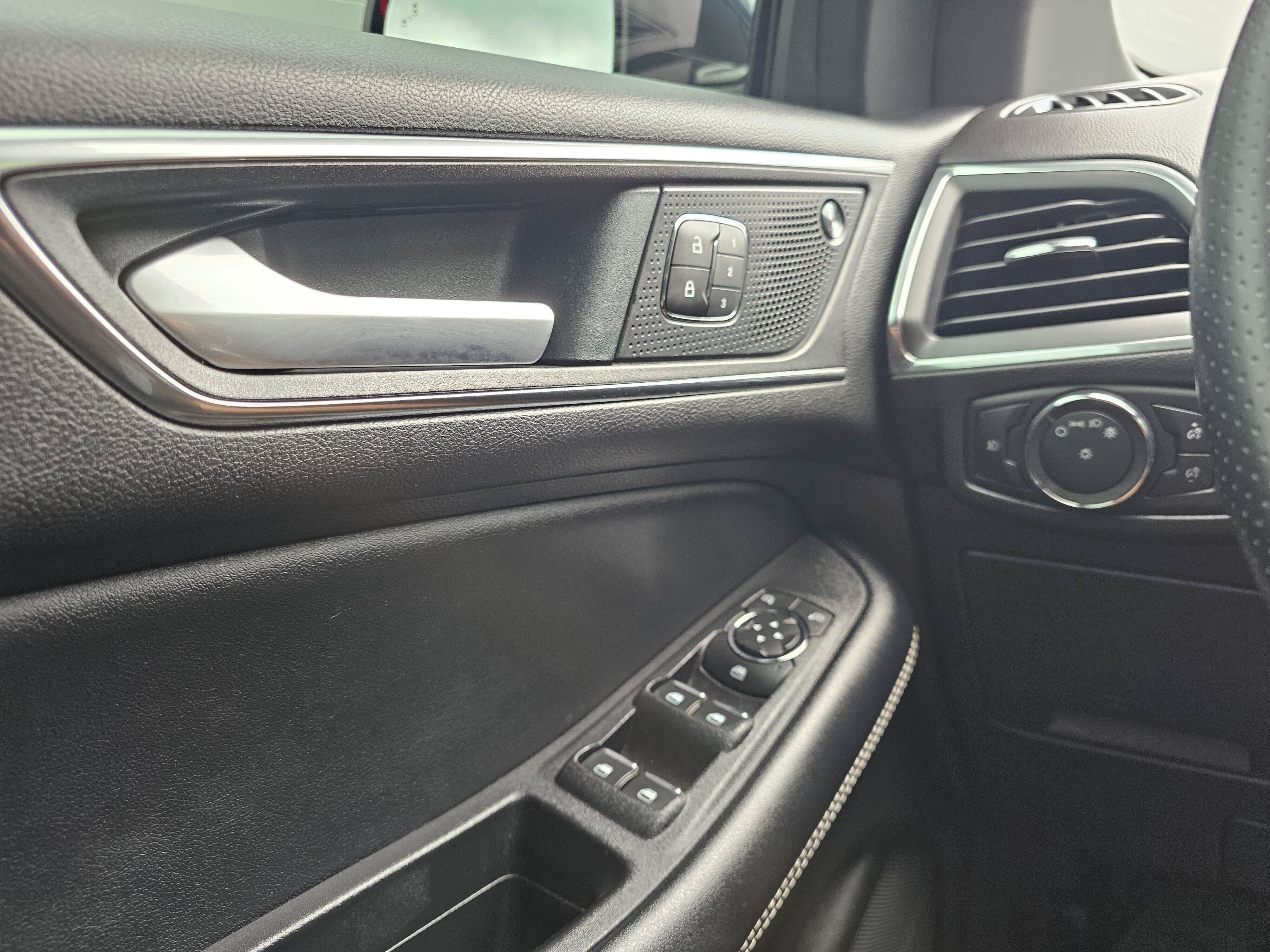 Used 2022 Ford Edge ST w/ Equipment Group 401A AWD/4WD image 31