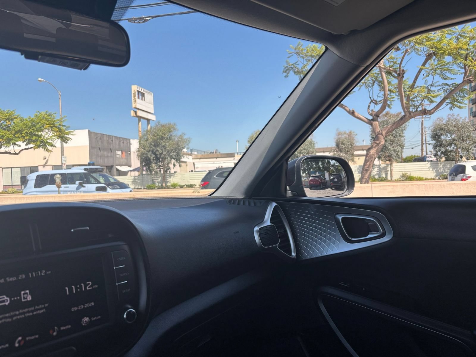 Used 2025 Kia Soul LX w/ LX Technology Package FWD image 34