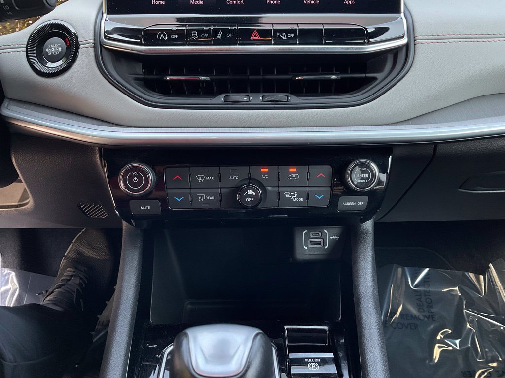 Used 2025 Jeep Compass Limited AWD/4WD image 19