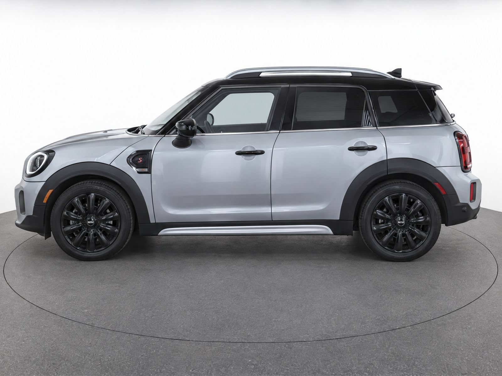 Used 2024 MINI Cooper Countryman S w/ Premium Package FWD image 3