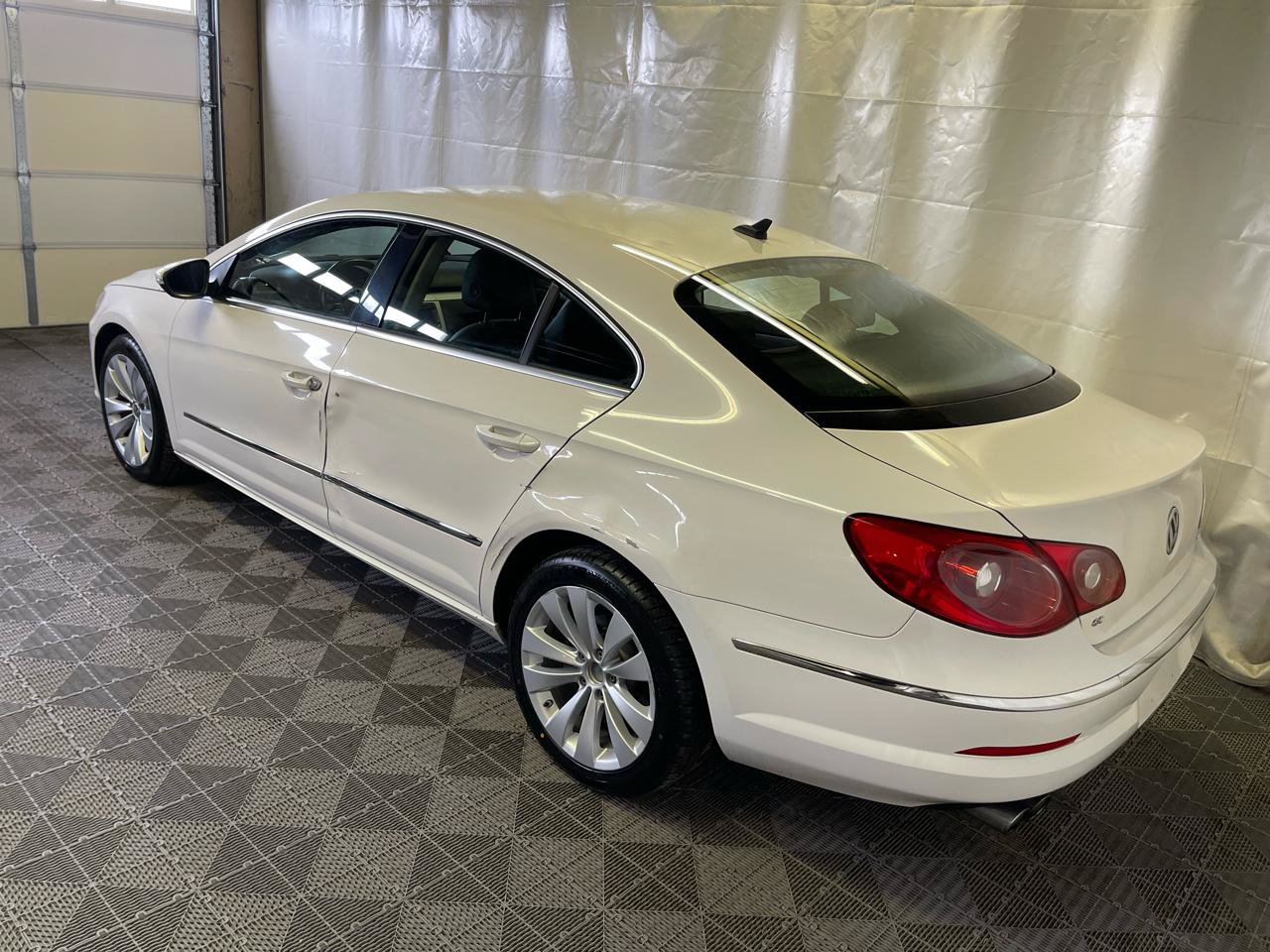 Used 2010 Volkswagen CC Sport FWD image 4