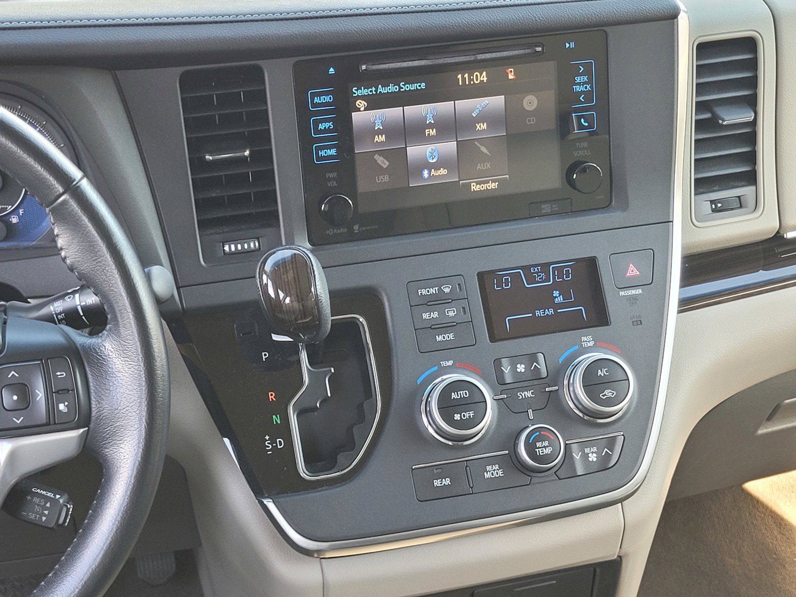 Used 2015 Toyota Sienna XLE w/ XLE Navigation Package FWD image 15