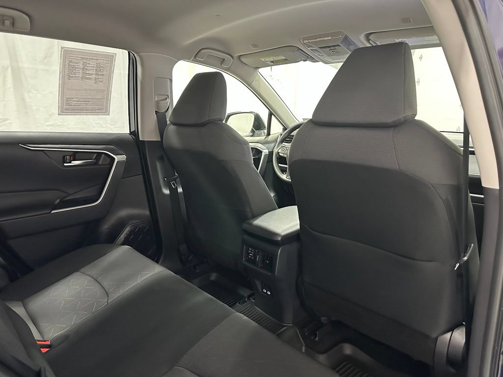 Used 2025 Toyota RAV4 XLE AWD/4WD image 55