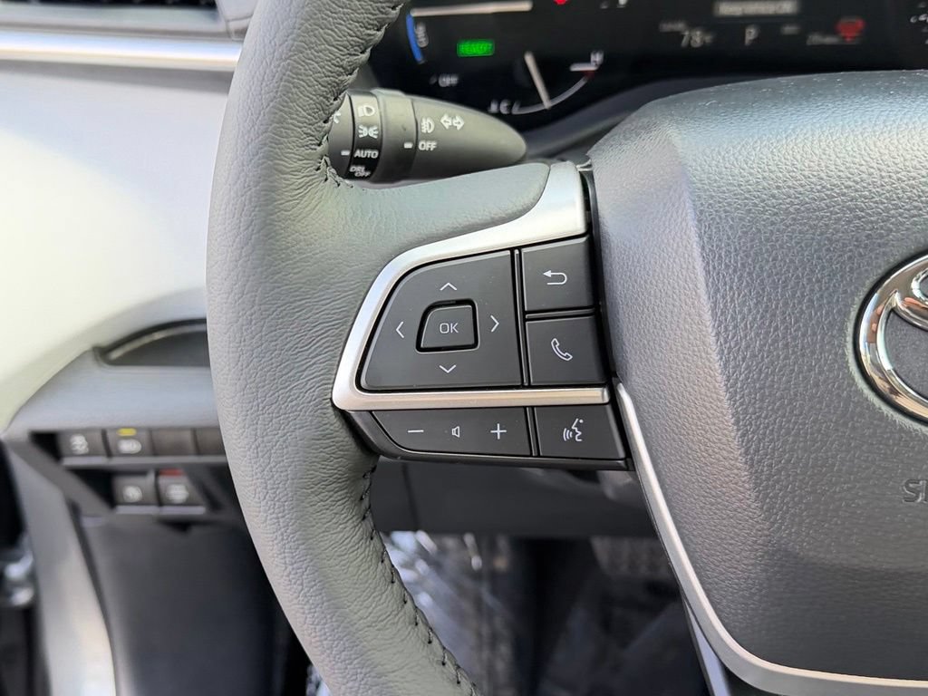 Used 2026 Toyota Sienna XLE FWD image 22