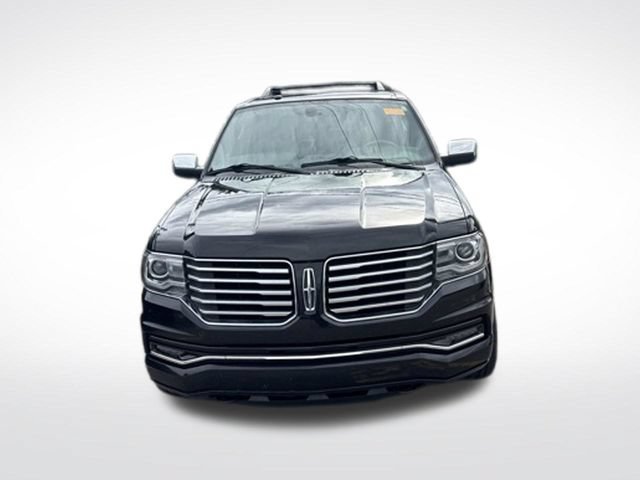 Used 2017 Lincoln Navigator Select AWD/4WD image 2