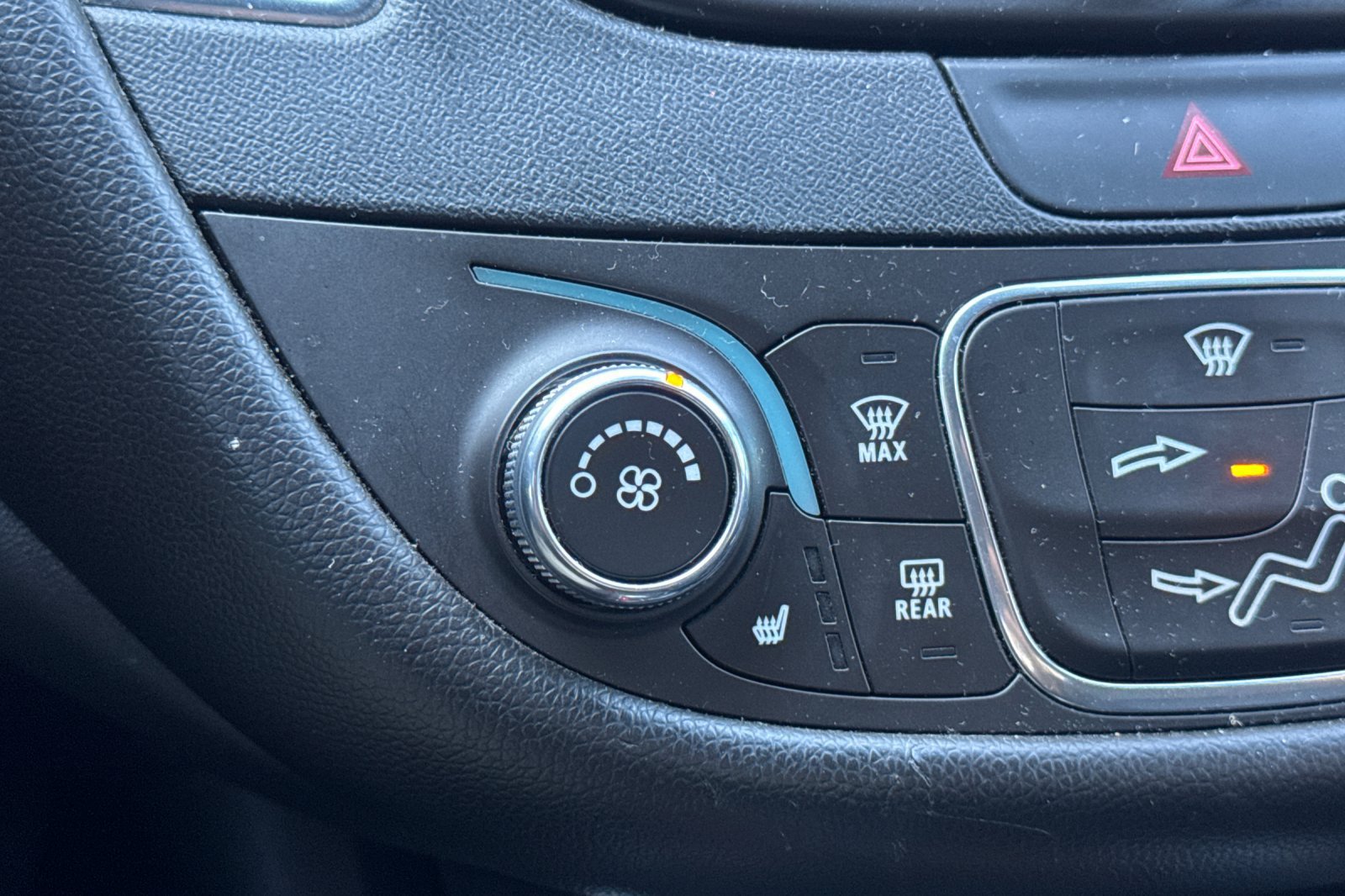 Used 2018 Chevrolet Malibu LT w/ Leather Package FWD image 28