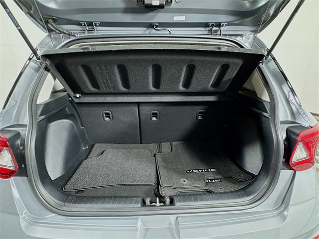 Used 2022 Hyundai Venue SEL image 28