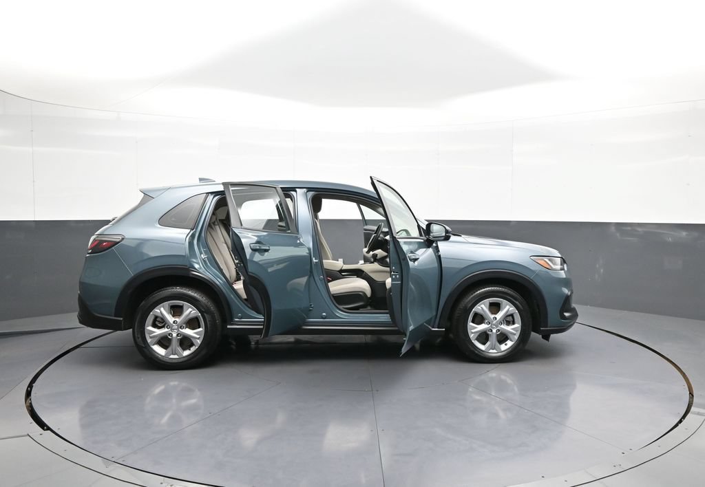 Certified 2025 Honda HR-V LX image 40