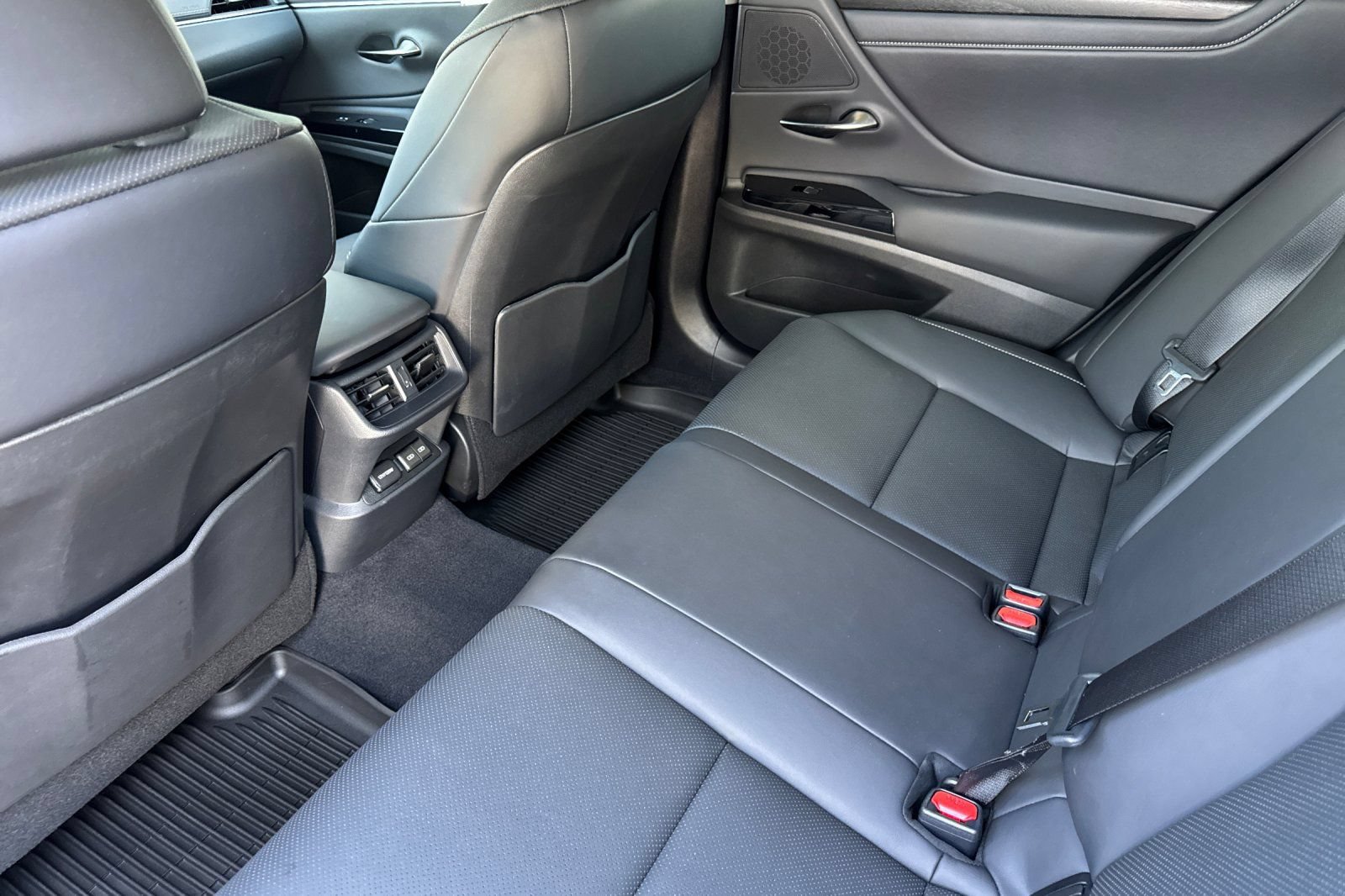 Certified 2025 Lexus ES 300h w/ Premium Package FWD image 14