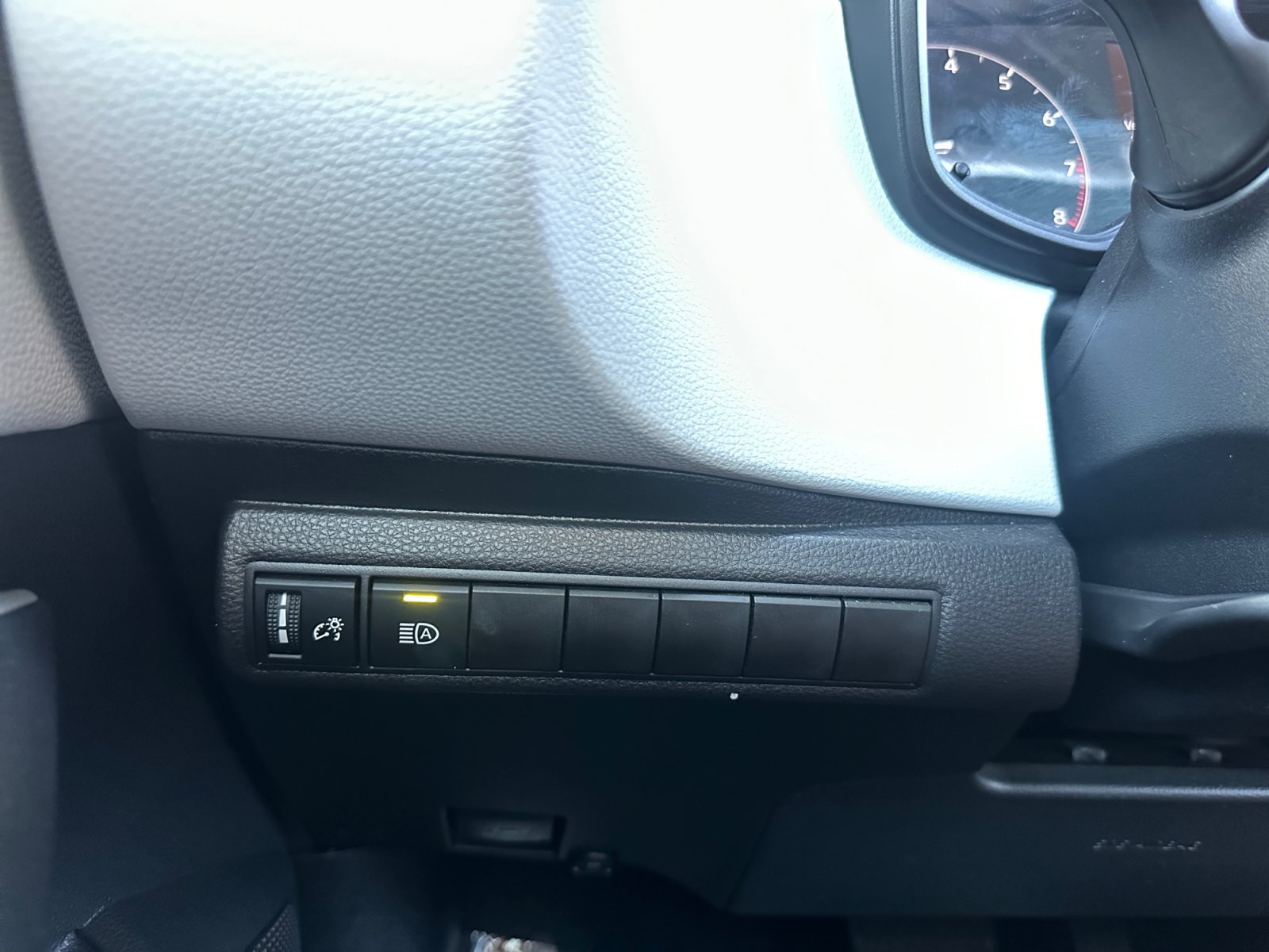 Used 2025 Toyota Corolla SE w/ Convenience Package FWD image 17