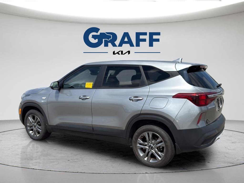 Used 2023 Kia Seltos LX AWD/4WD image 4