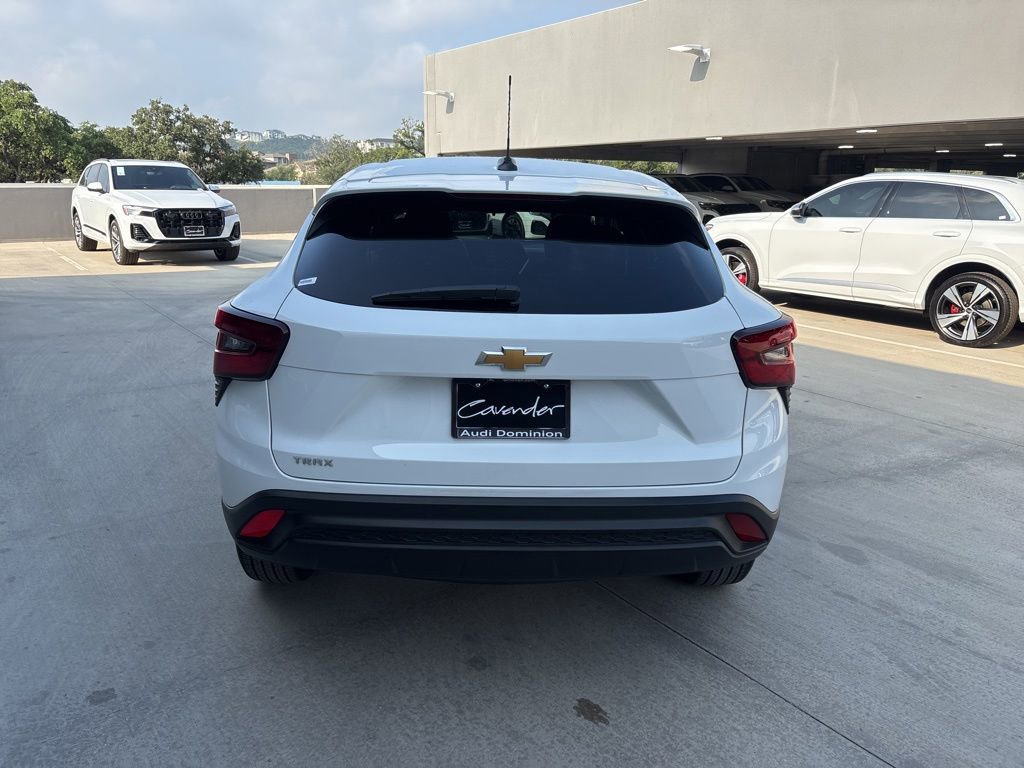 Used 2026 Chevrolet Trax LS FWD image 8