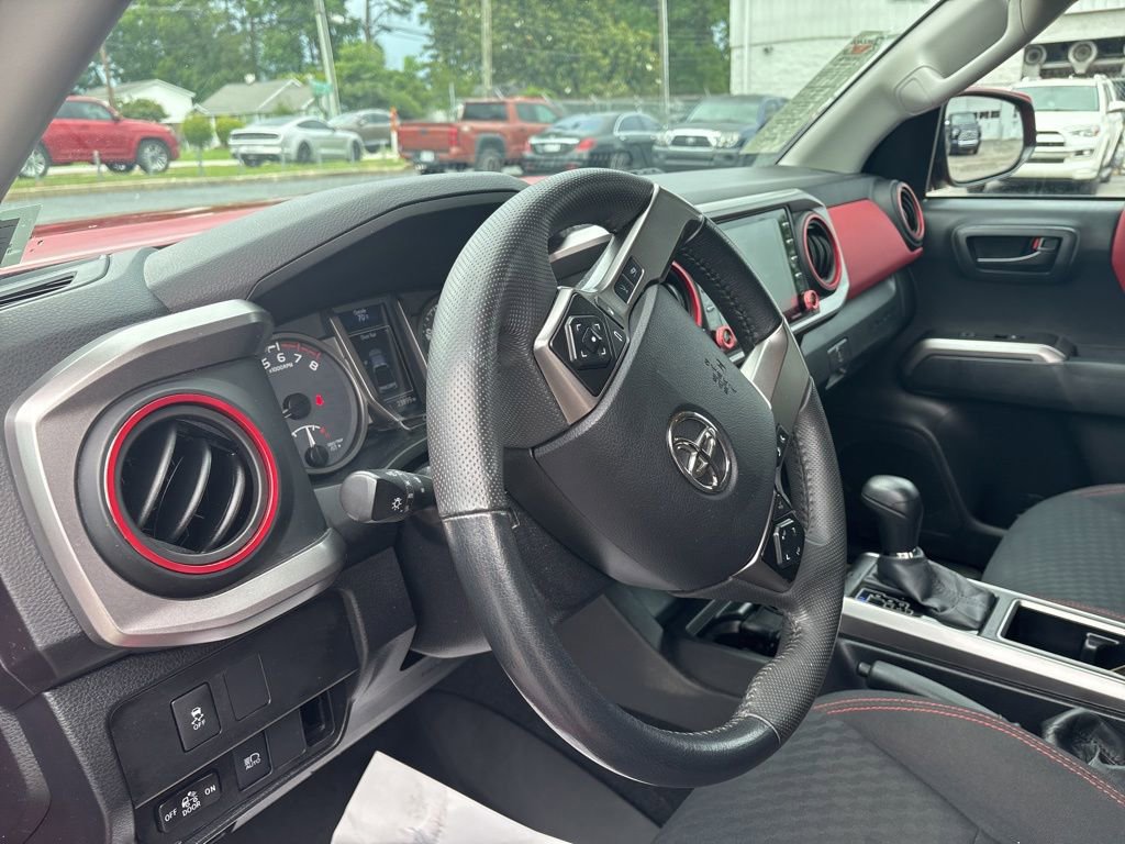Used 2023 Toyota Tacoma SR5 AWD/4WD image 11