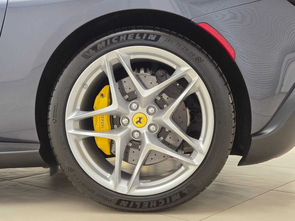 Used 2021 Ferrari Roma RWD image 15