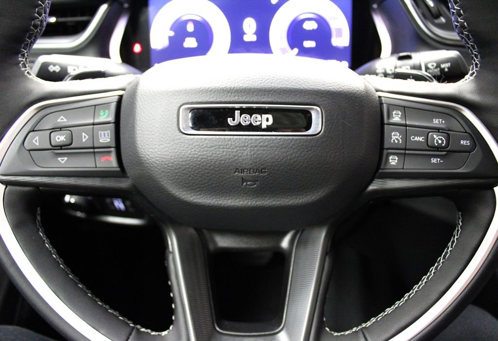 New 2025 Jeep Grand Cherokee Laredo image 11