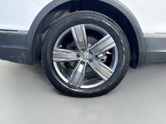 Used 2021 Volkswagen Tiguan SEL FWD image 32