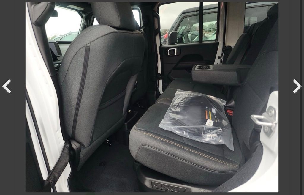 Used 2025 Jeep Wrangler Unlimited Sahara w/ Safety Group image 15